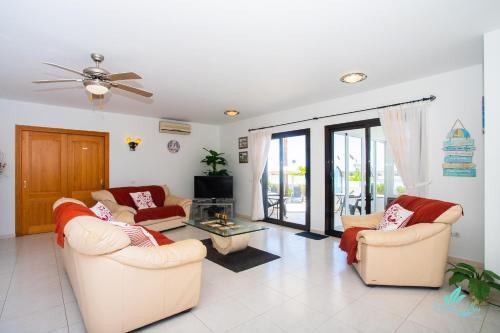 Exclusive 2-bed Villa In Playa Blanca Adults Only