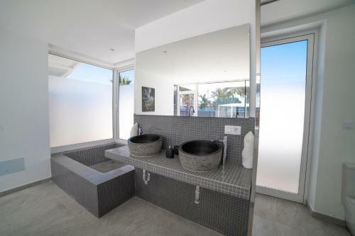 Villa Odyssey With Private Heated Pool In Playa Blanca