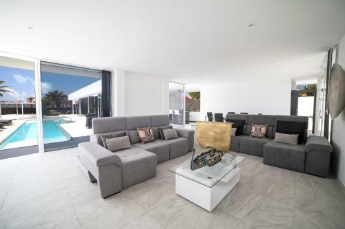 Villa Odyssey With Private Heated Pool In Playa Blanca
