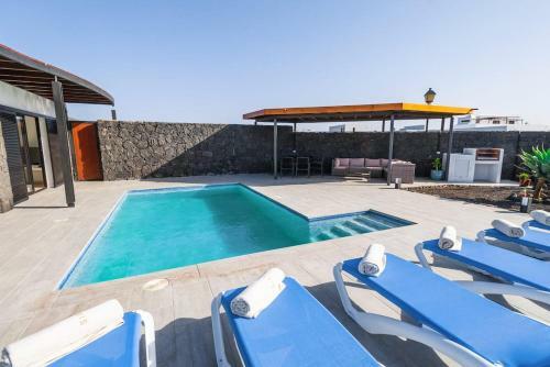 3 Bedroom Villa Pool Short Walk From Papagayo Beach
