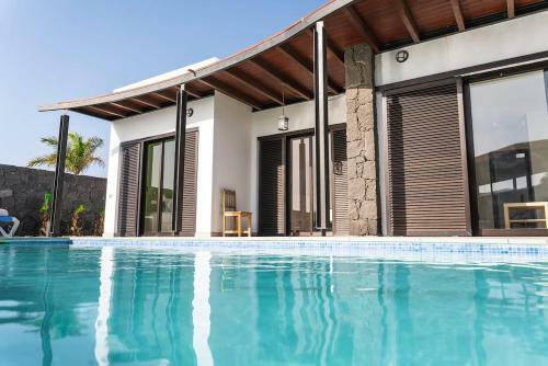 3 Bedroom Villa Pool Short Walk From Papagayo Beach