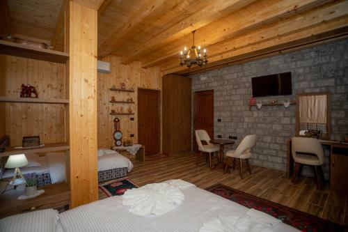 Hotel Old House