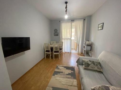 Center Apartment 2