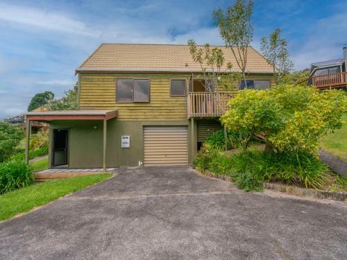 Tui's Grove - Onemana Holiday Home