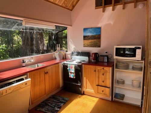 Tui's Grove - Onemana Holiday Home