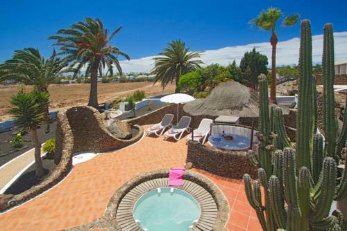 Villa Rondas With Sea View And Jacuzzi