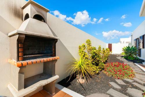 Lovely 3-bed Villa In Playa Blanca