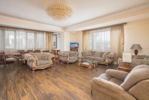 Central Yerevan 3 Bedrooms Premium Apartment Small Center