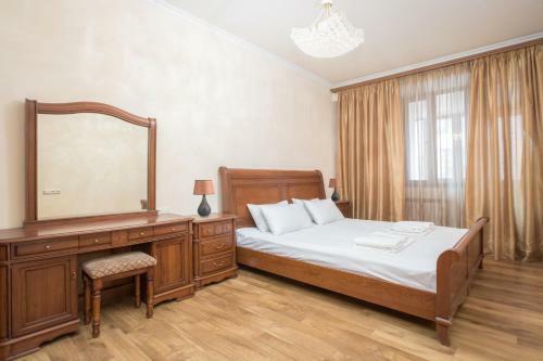 Central Yerevan 3 Bedrooms Premium Apartment Small Center
