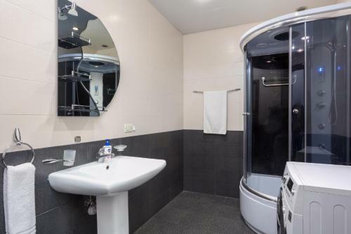 Central Yerevan 2 Bedrooms Premium Apartment Small Center