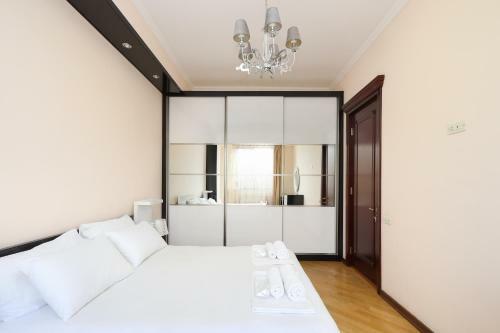 Central Yerevan 2 Bedrooms Premium Apartment Small Center