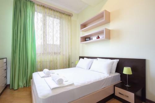 Central Yerevan 2 Bedrooms Premium Apartment Small Center