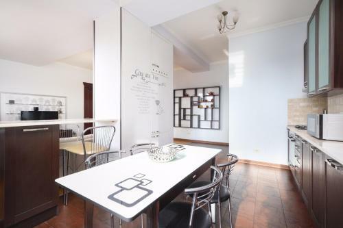 Central Yerevan 2 Bedrooms Premium Apartment Small Center