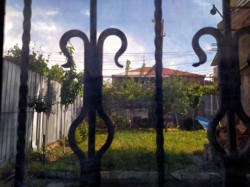 Hostal Flora's Guest House