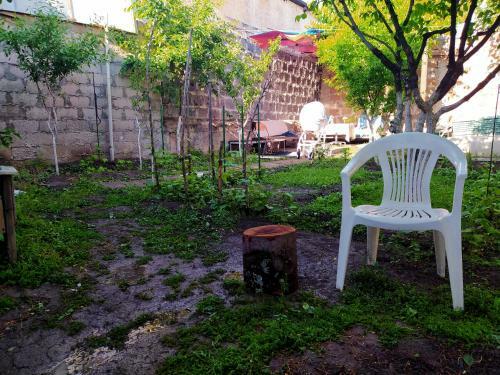 Hostal Flora's Guest House