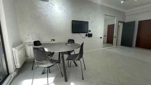 Andranik's City Center Apartment