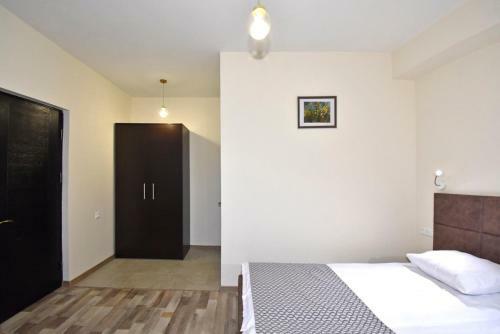Hostal The Nut Guest House