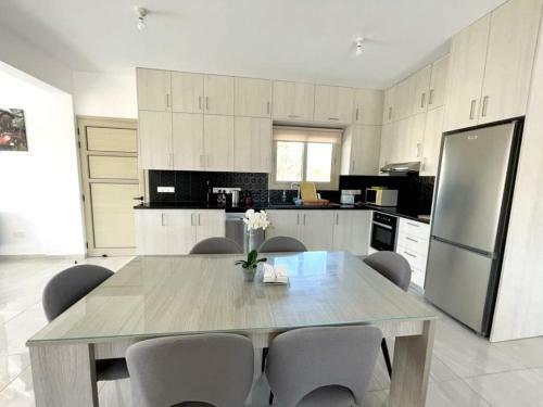 New Modern 4 Bed Villa Near Beach In Paphos