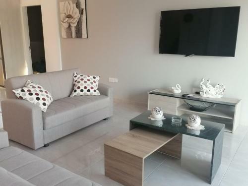 New Modern 4 Bed Villa Near Beach In Paphos