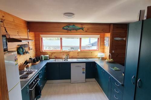 Pohutukawa Lodge By Orewa Beach