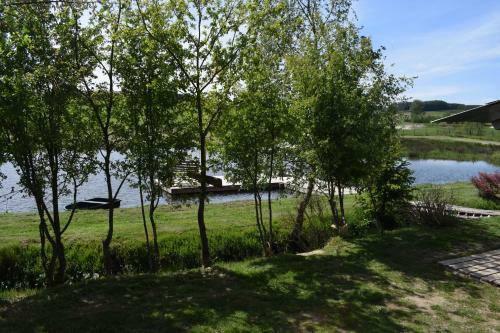 La Cabane Au Bord de L'eau - Logement Insolite