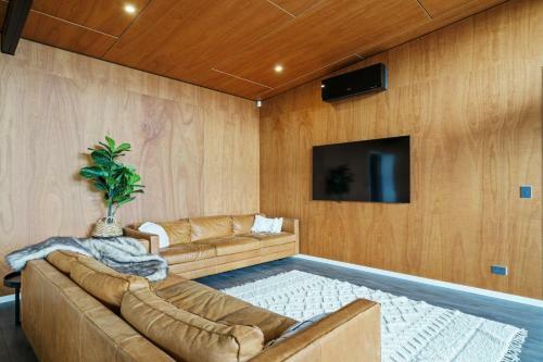 Kapiti Heights - Otaki Beach Holiday Home