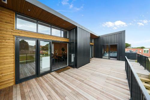 Kapiti Heights - Otaki Beach Holiday Home