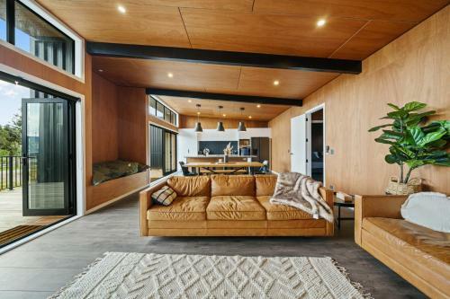 Kapiti Heights - Otaki Beach Holiday Home