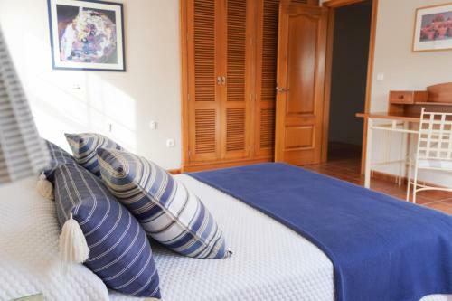 Casa Con Piscina En Razo