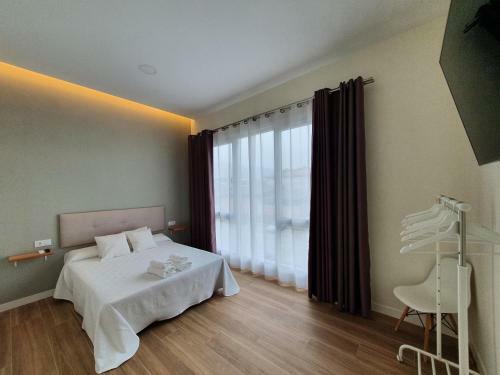Redondela Apartments - Bedroom, Bathroom & Kitchen