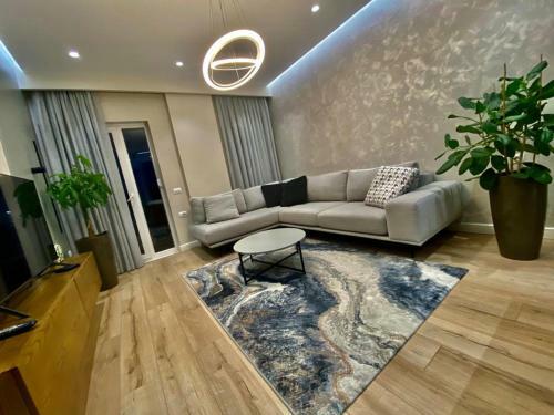 Lois Apartment