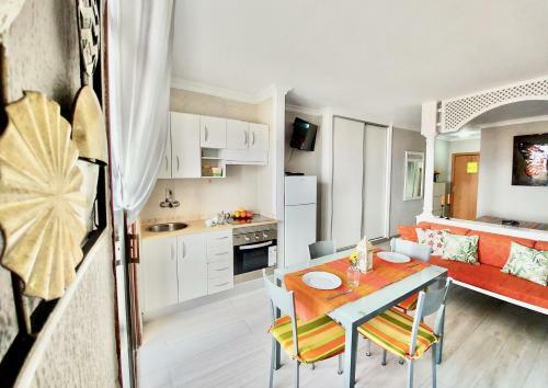 Ocean And Sun Studio Apartment