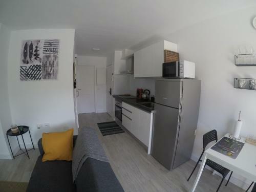 Relajante Apartamento Con Terraza Y Piscina