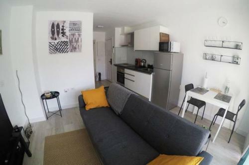 Relajante Apartamento Con Terraza Y Piscina