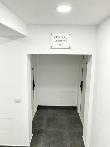 Central Studio Apartment 1, Tirana