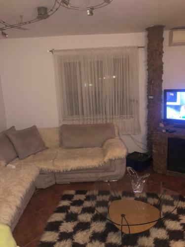 Apartamento Xhoi?s Property