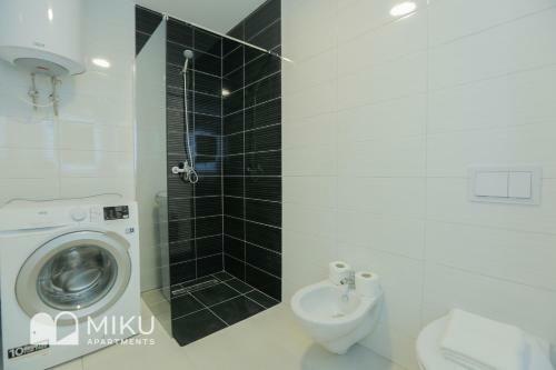 Miku Apartment - Vibrant 1bd Apartment At Olympic Residence