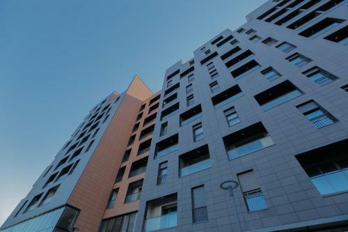 Miku Apartment - Vibrant 1bd Apartment At Olympic Residence