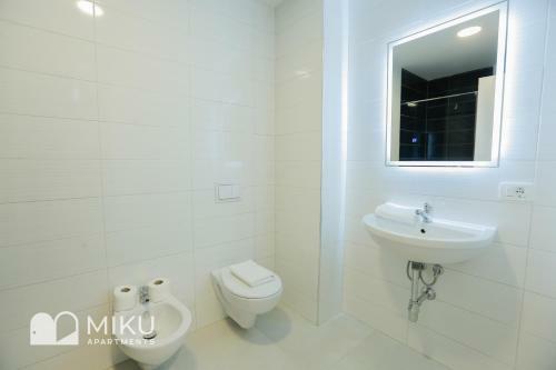 Miku Apartment - Vibrant 1bd Apartment At Olympic Residence