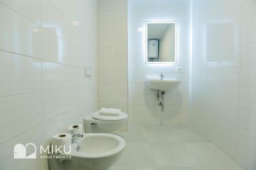 Miku Apartment - Vibrant 1bd Apartment At Olympic Residence