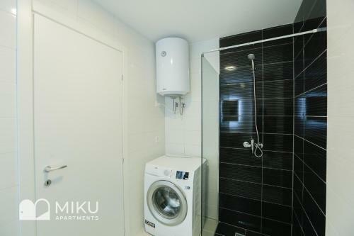 Miku Apartment - Vibrant 1bd Apartment At Olympic Residence