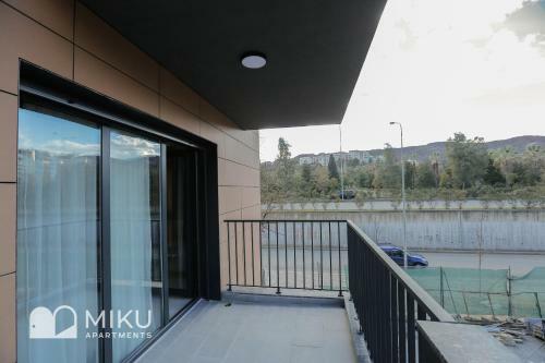 Miku Apartment - Vibrant 1bd Apartment At Olympic Residence