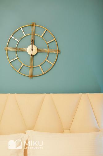Miku Apartment - Vibrant 1bd Apartment At Olympic Residence