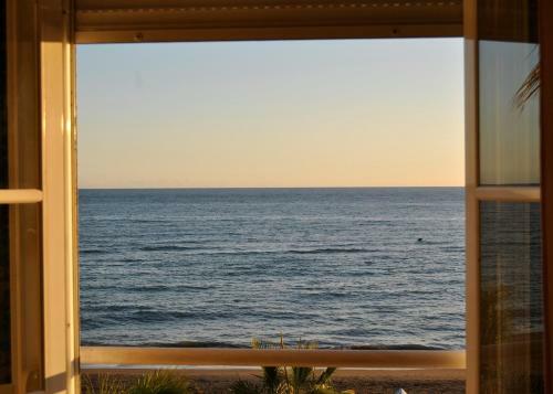 Apartamento Frente Al Mar,primera Linea de Playa
