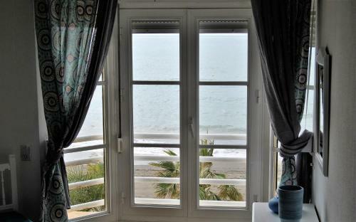Apartamento Frente Al Mar,primera Linea de Playa