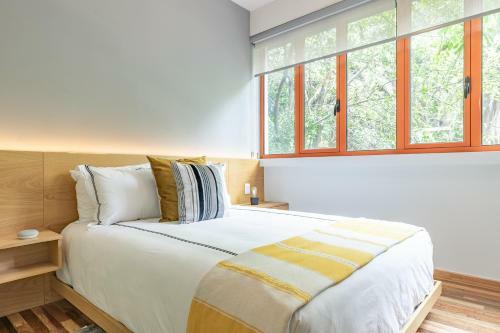 Art Deco & Modern Apt With Rooftop In Condesa!