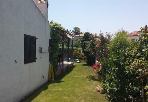 Villa 100 M From The Beach