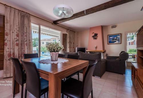 Villa 100 M From The Beach
