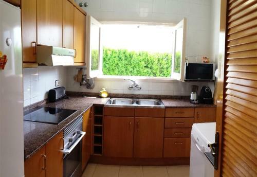 Villa 100 M From The Beach