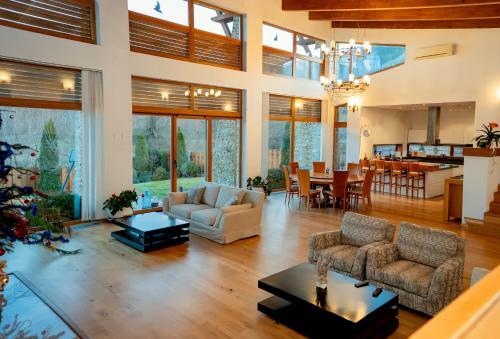 Villa Luxury Houses In Dobrinishte